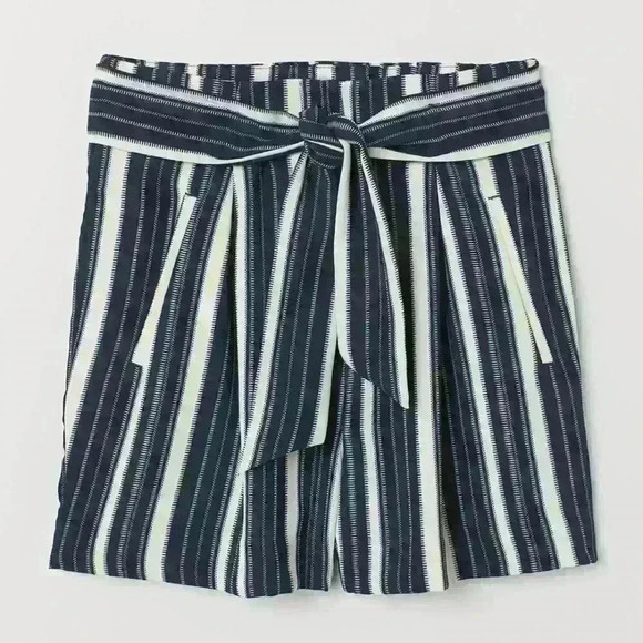 NWT - H&M Fitted Shorts - Dark Blue Striped - High Waisted - Women’s Size 10 - Picture 1 of 5